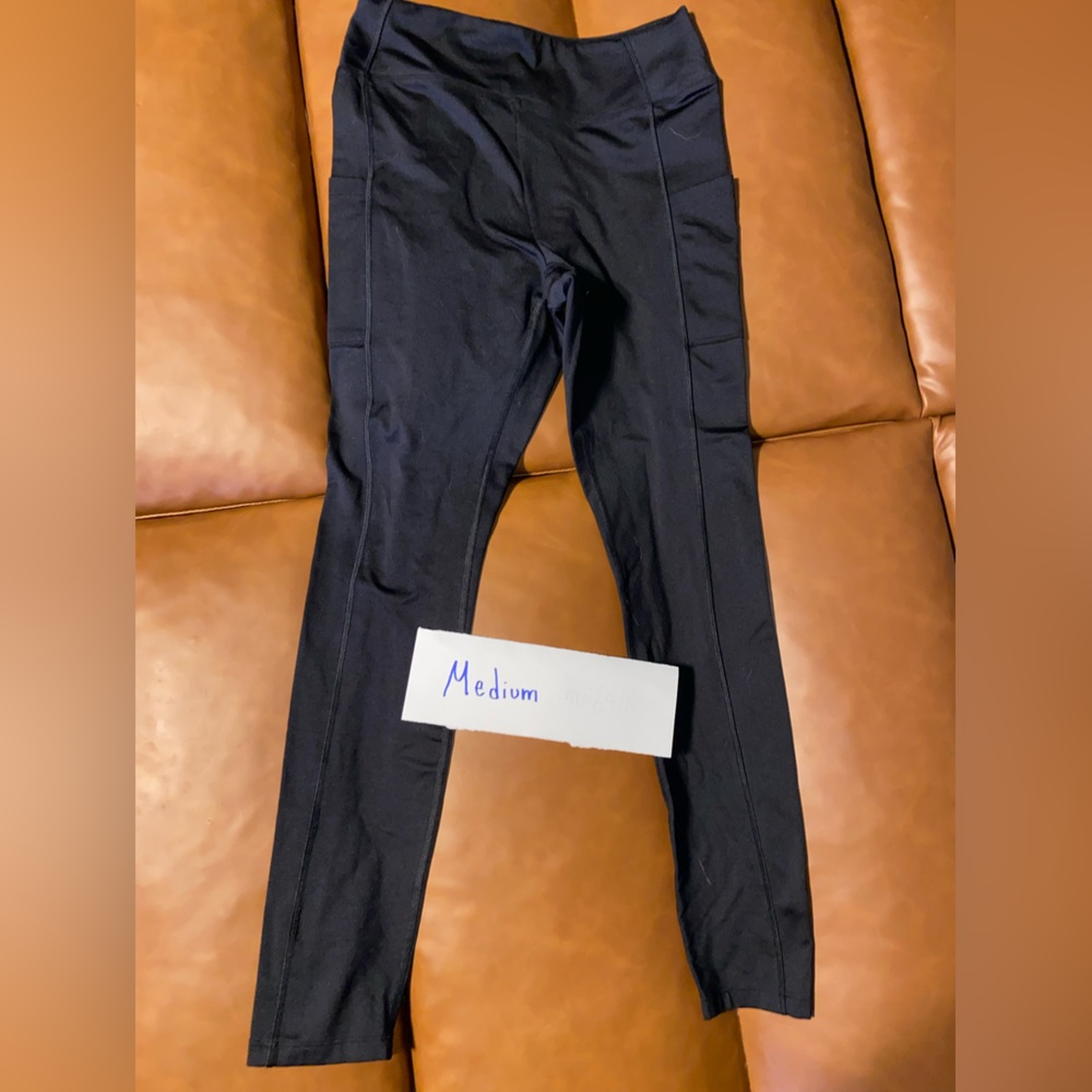 Women’s PINK leggings with pockets